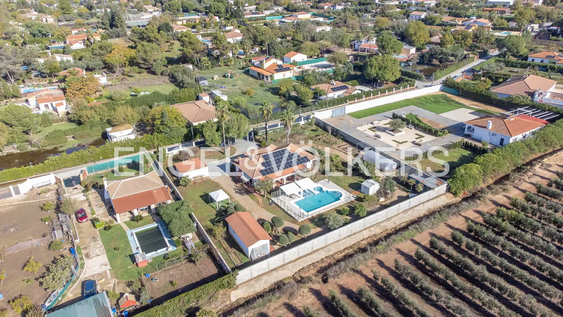 Casa con piscina en venta en Carmona, imagen 2