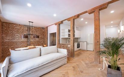 Living room of Flat for sale in  Madrid Capital  with Air Conditioner, Heating and Furnished