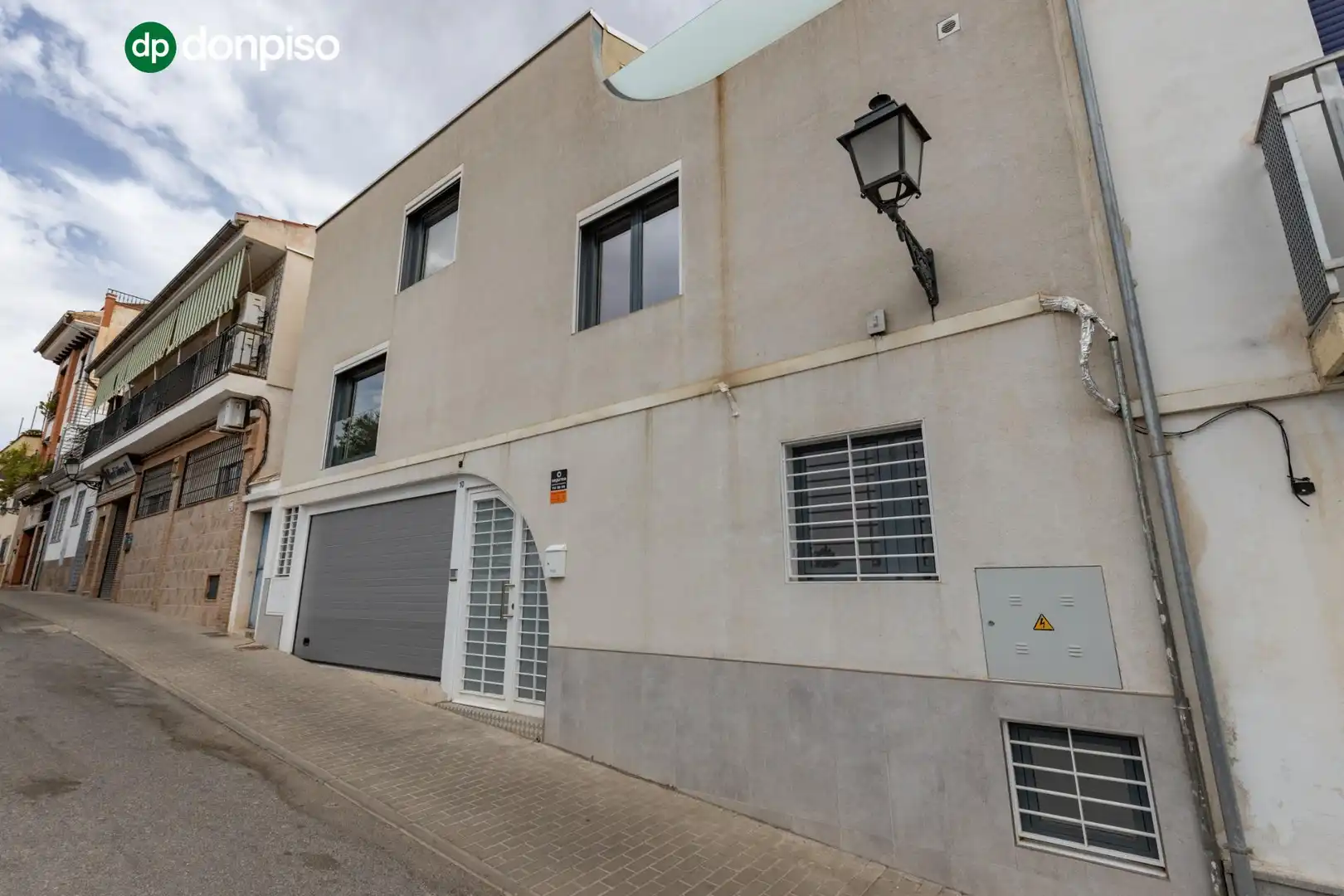 Vista exterior de Casa o chalet en venta en Granada con Calefacción, Terraza y Trastero