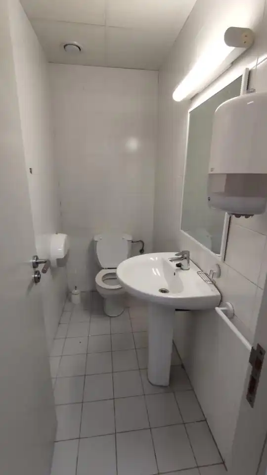 Badezimmer von Geschaftsraum zur Miete in Buñol