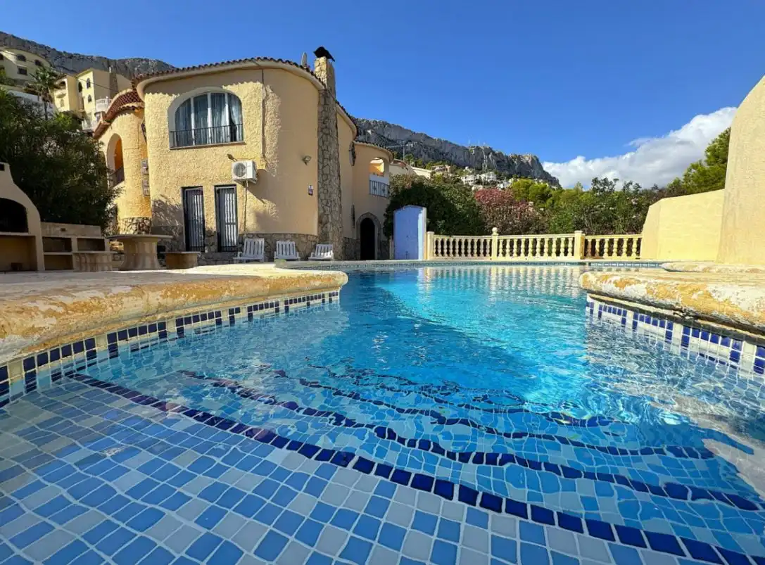 Piscina de Casa o xalet en venda en Calpe / Calp amb Aire condicionat, Calefacció i Jardí privat