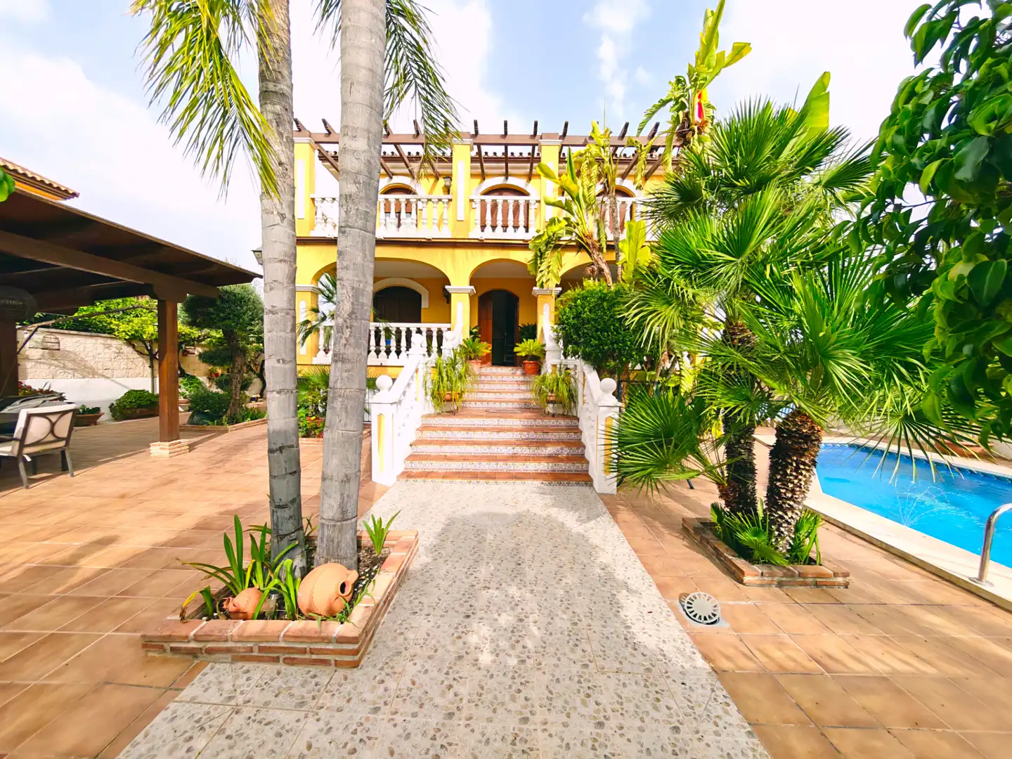 Vista exterior de Casa o chalet en venta en Alhaurín de la Torre con Aire acondicionado, Calefacción y Jardín privado