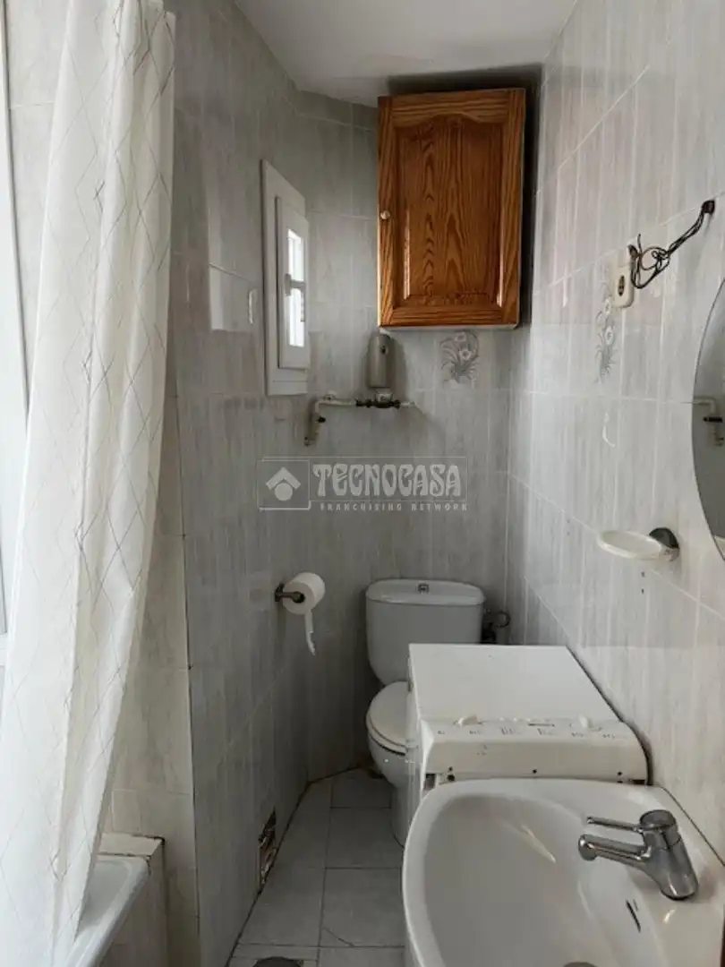 Bathroom of Flat for sale in Madrid