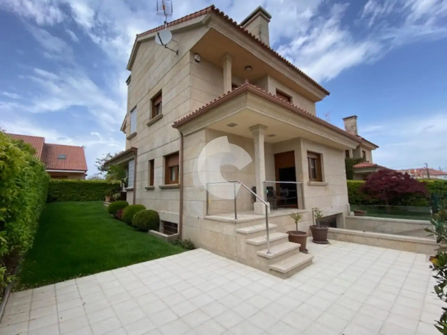 Vista exterior de Casa o xalet en venda en Sanxenxo amb Calefacció, Jardí privat i Terrassa