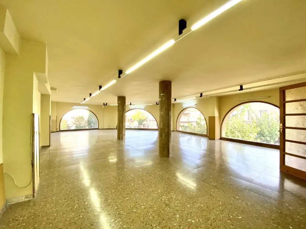 Local comercial de lloguer a Plaza PAU CASALS, imagen 4