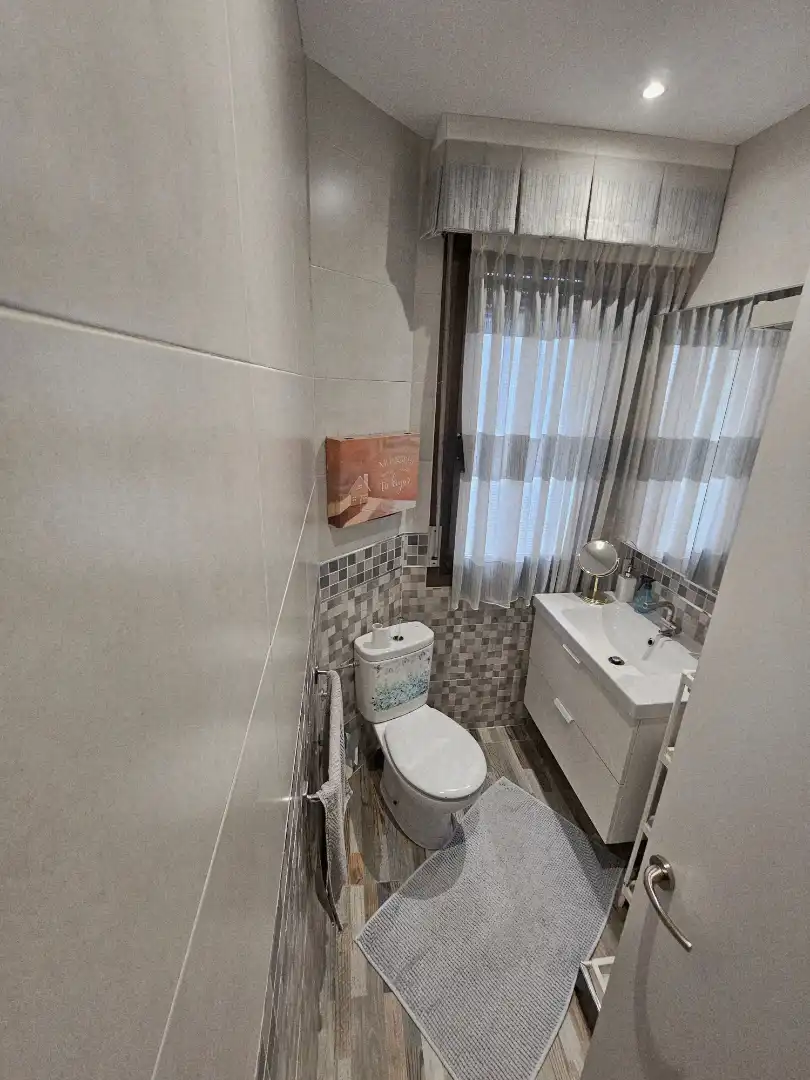 Baño de Piso en venta en Sestao  con Amueblado y Balcón