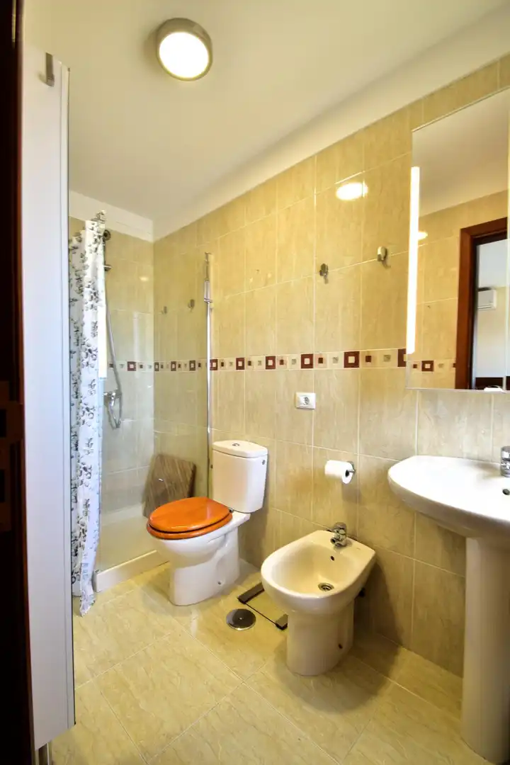 Baño de Casa adosada de alquiler en San Cristóbal de la Laguna con Aire acondicionado, Calefacción y Jardín privado