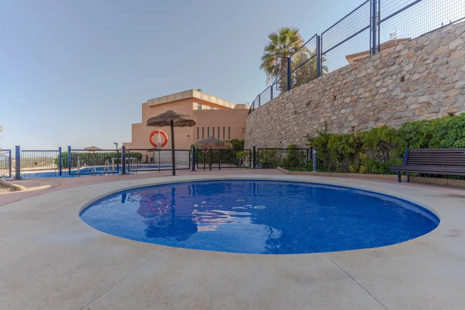 Piscina de Piso en venta en Motril con Terraza, Balcón y Piscina comunitaria