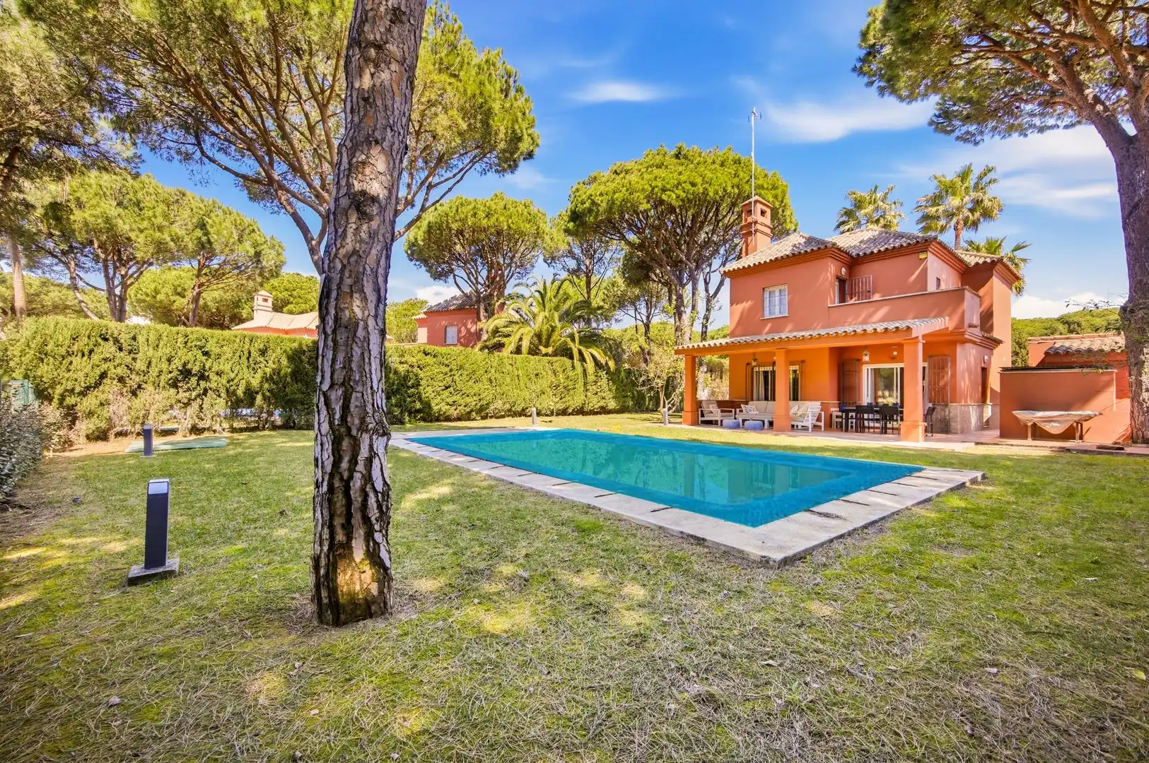 Chalet con terraza en venta en Novo Sancti Petri
