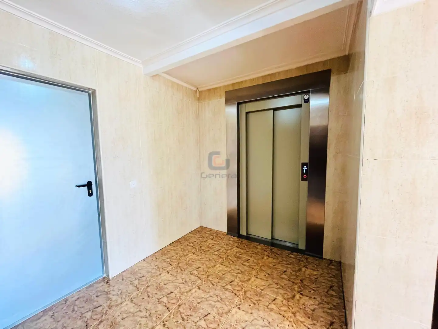 Piso en venta en Alicante / Alacant con Aire acondicionado, Terraza y Amueblado