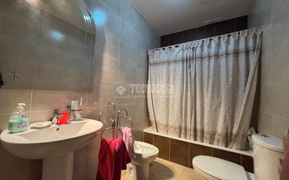 Bathroom of Single-family semi-detached for sale in Carranque  with Heating and Swimming Pool