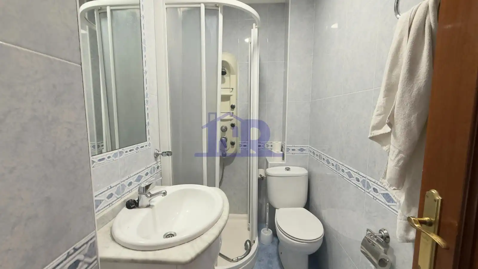 Baño de Piso de alquiler en Cuenca con Calefacción y Terraza