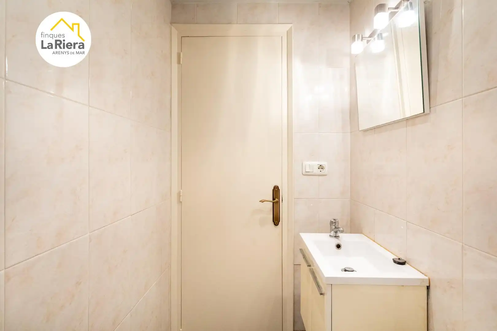 Badezimmer von Wohnung zum Verkauf in Arenys de Mar mit Klimaanlage, Terrasse und Alarm
