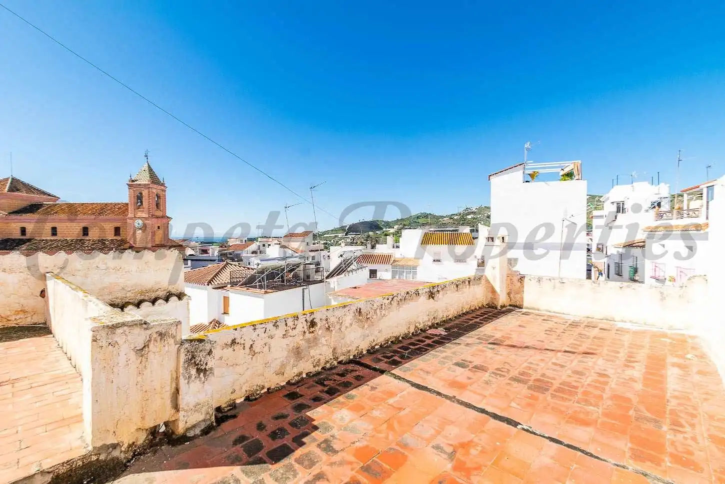 Vista exterior de Casa o xalet en venda en Torrox amb Terrassa i Balcó