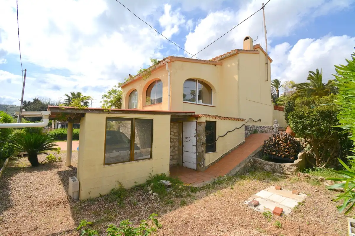 Außenansicht von Haus oder Chalet zum Verkauf in Dénia mit Klimaanlage, Heizung und Privatgarten