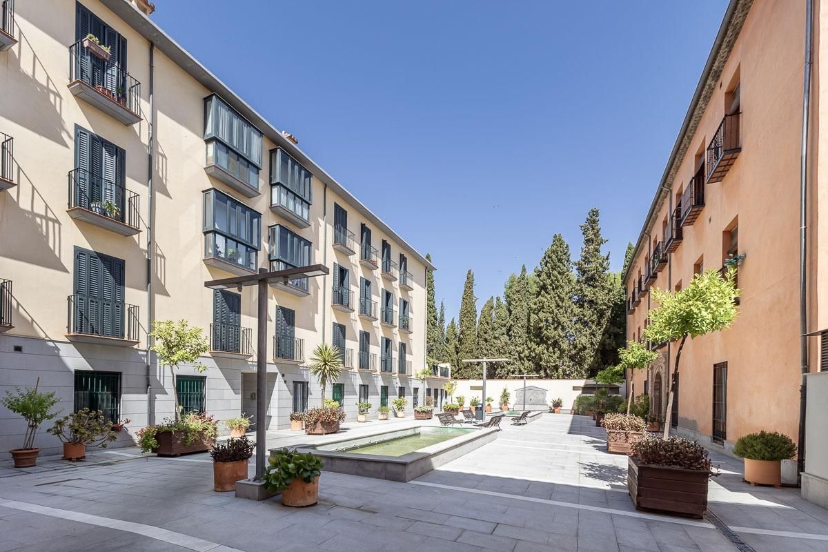 Exterior view of Flat for sale in  Granada Capital  with Heating and Balcony
