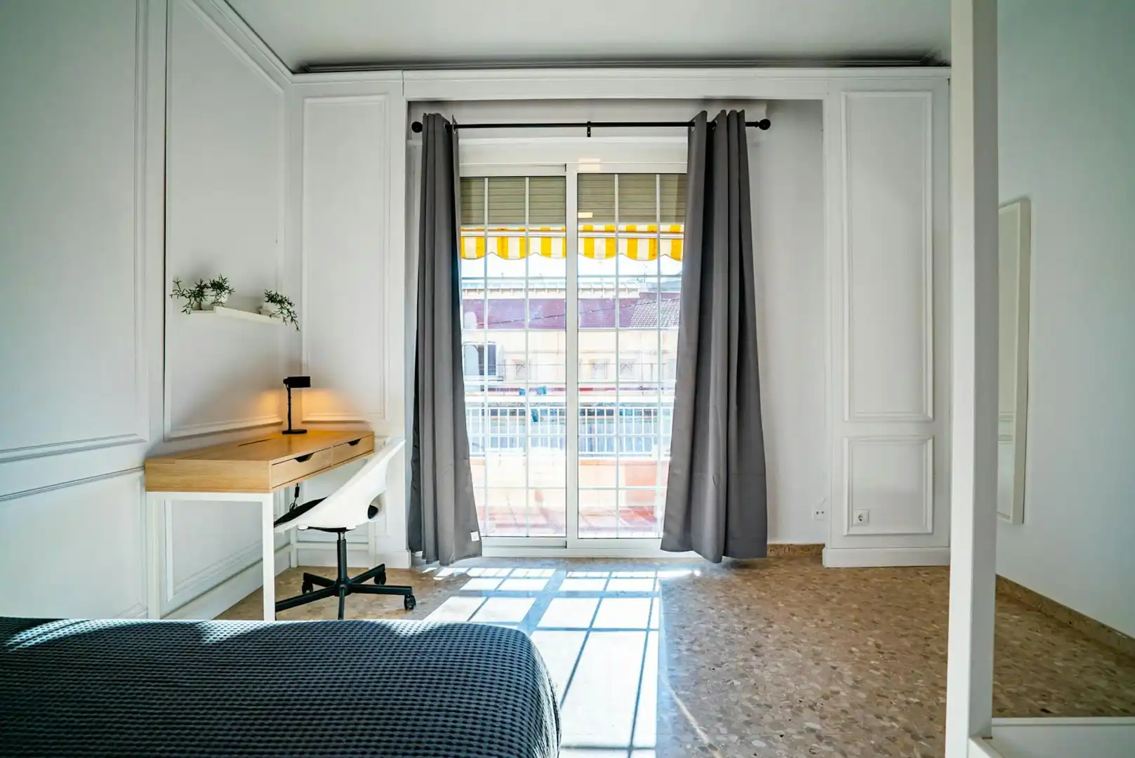 Bedroom of Flat for share in L'Hospitalet de Llobregat  with Washing machine