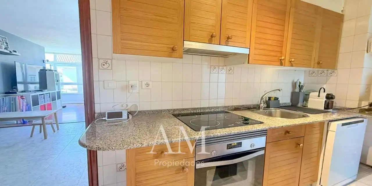 Cuina de Dúplex en venda en Nigrán amb Terrassa, Traster i Moblat