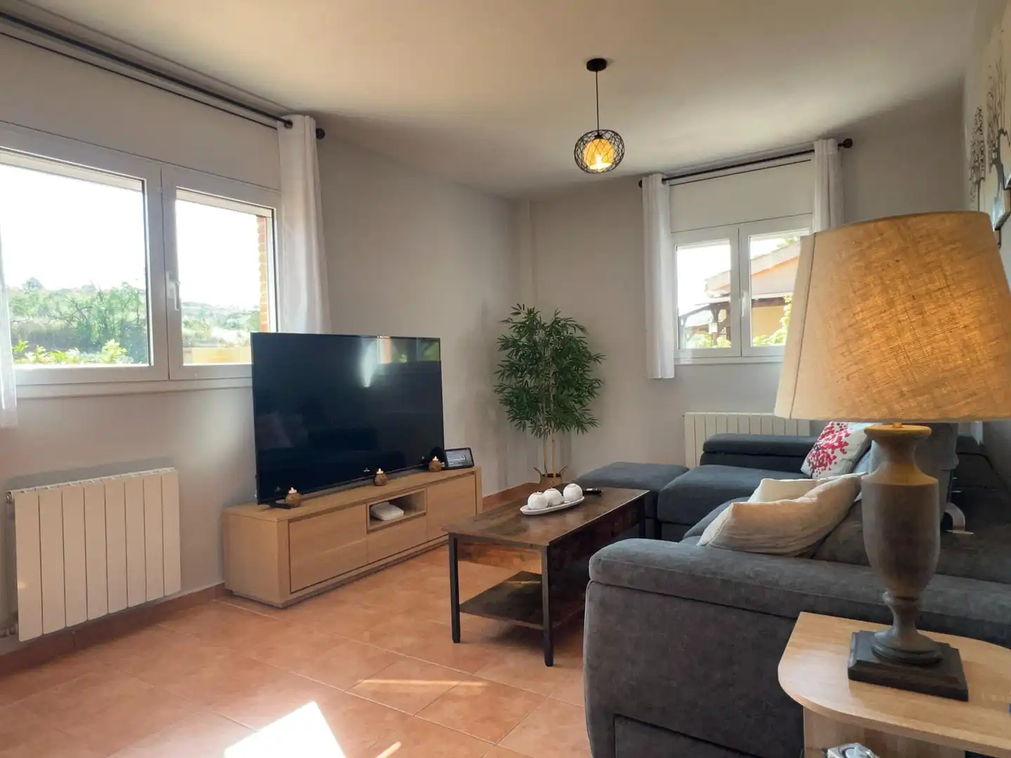 Sala d'estar de Casa adosada en venda en Ulldemolins amb Calefacció, Terrassa i Moblat