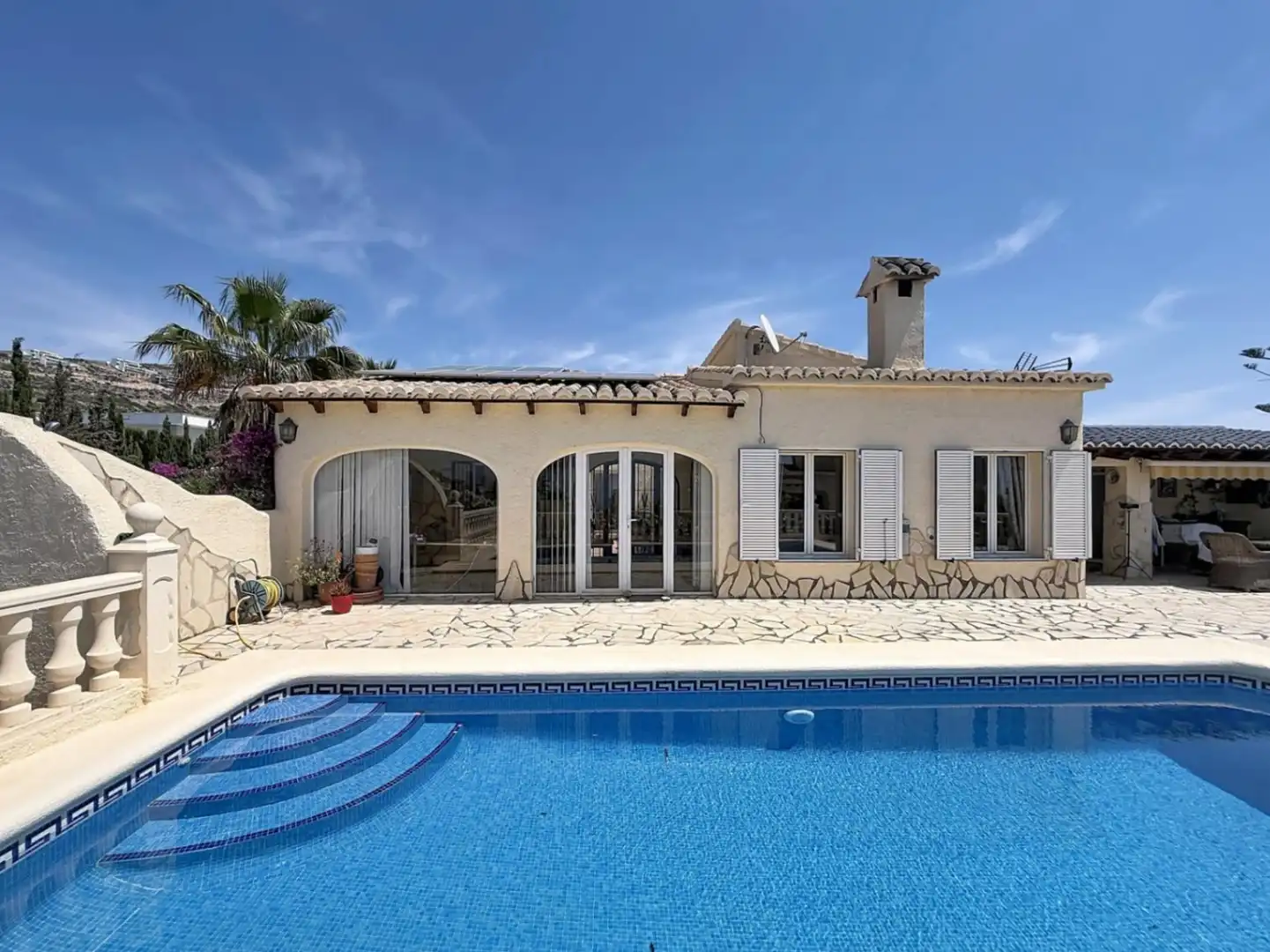 Vista exterior de Casa o chalet en venta en Benitachell / El Poble Nou de Benitatxell con Aire acondicionado, Calefacción y Jardín privado