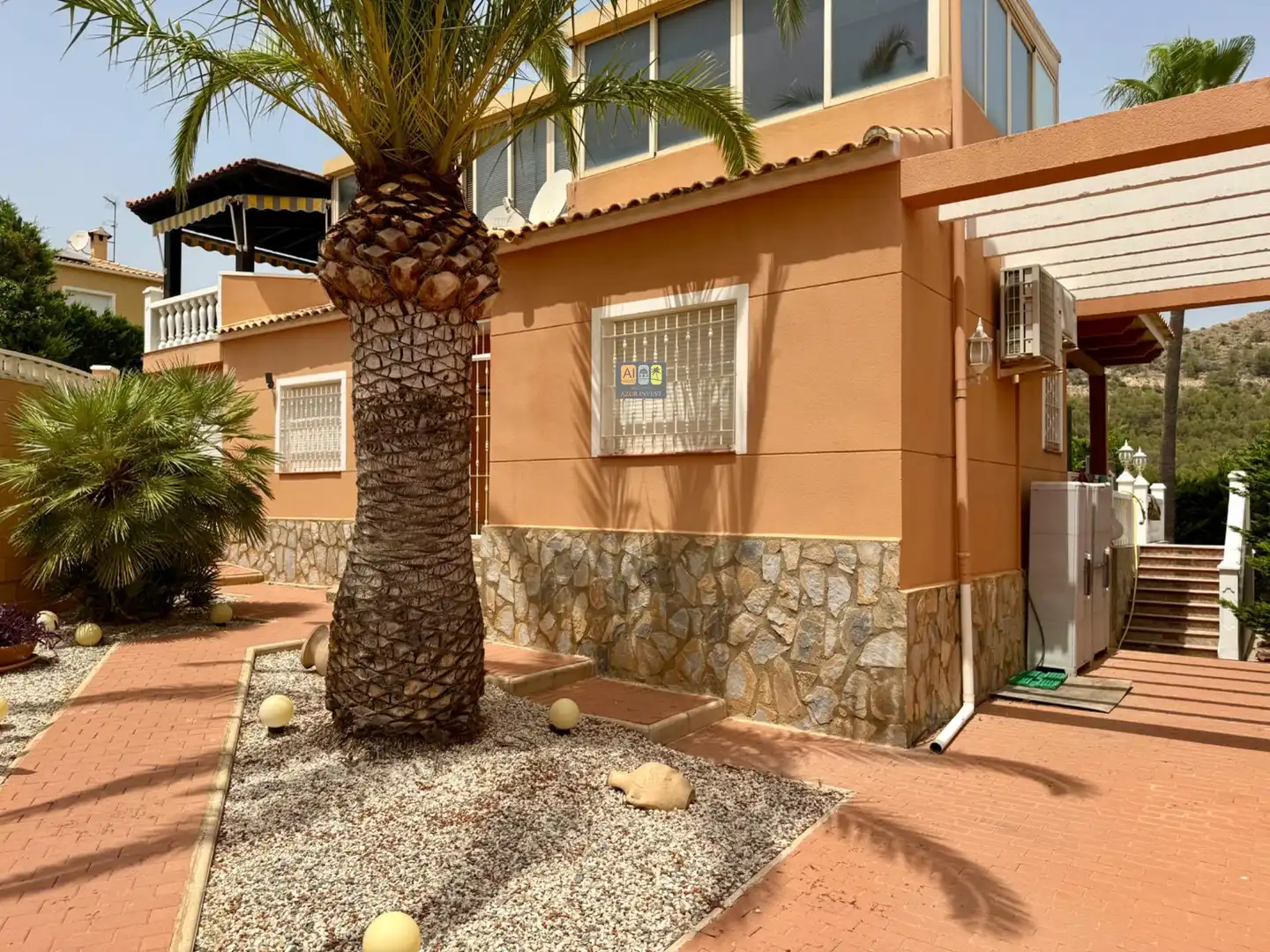 Vista exterior de Casa o xalet en venda en La Nucia amb Aire condicionat, Calefacció i Jardí privat