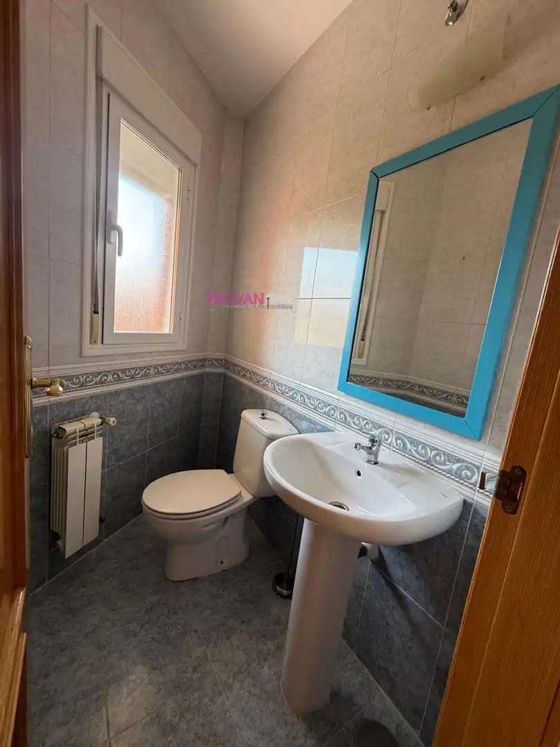 Baño de Casa adosada en venta en Galápagos con Calefacción y Jardín privado