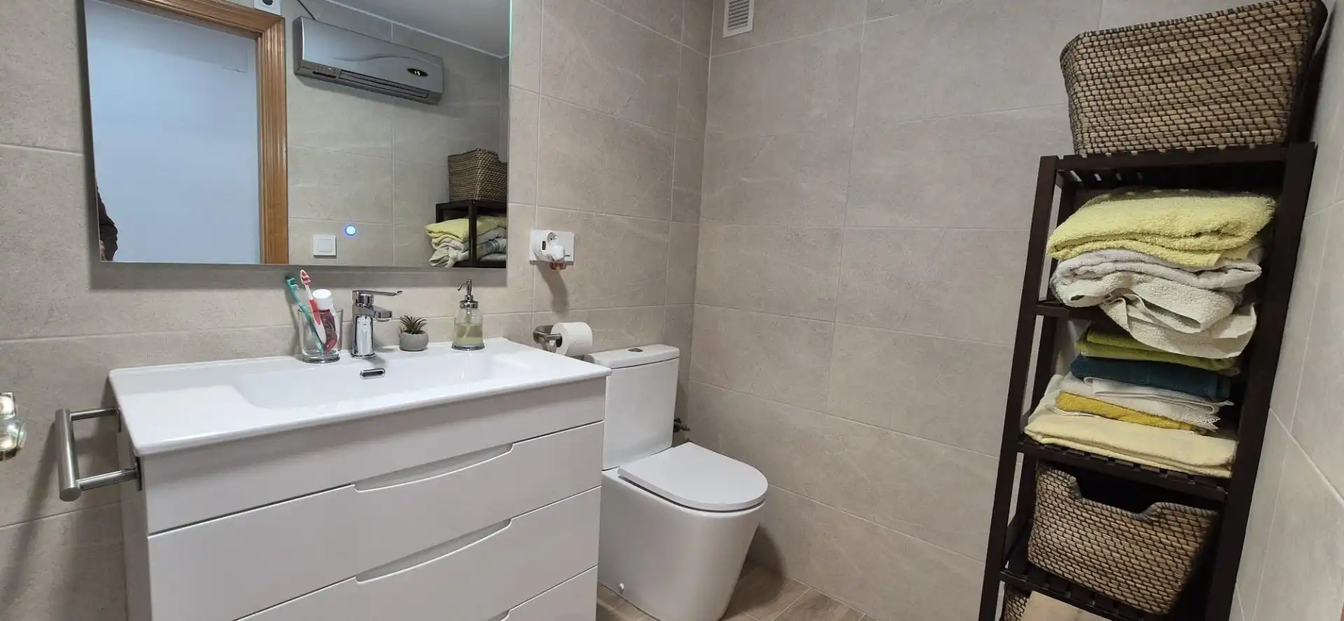 Baño de Piso en venta en Benidorm con Aire acondicionado y Calefacción