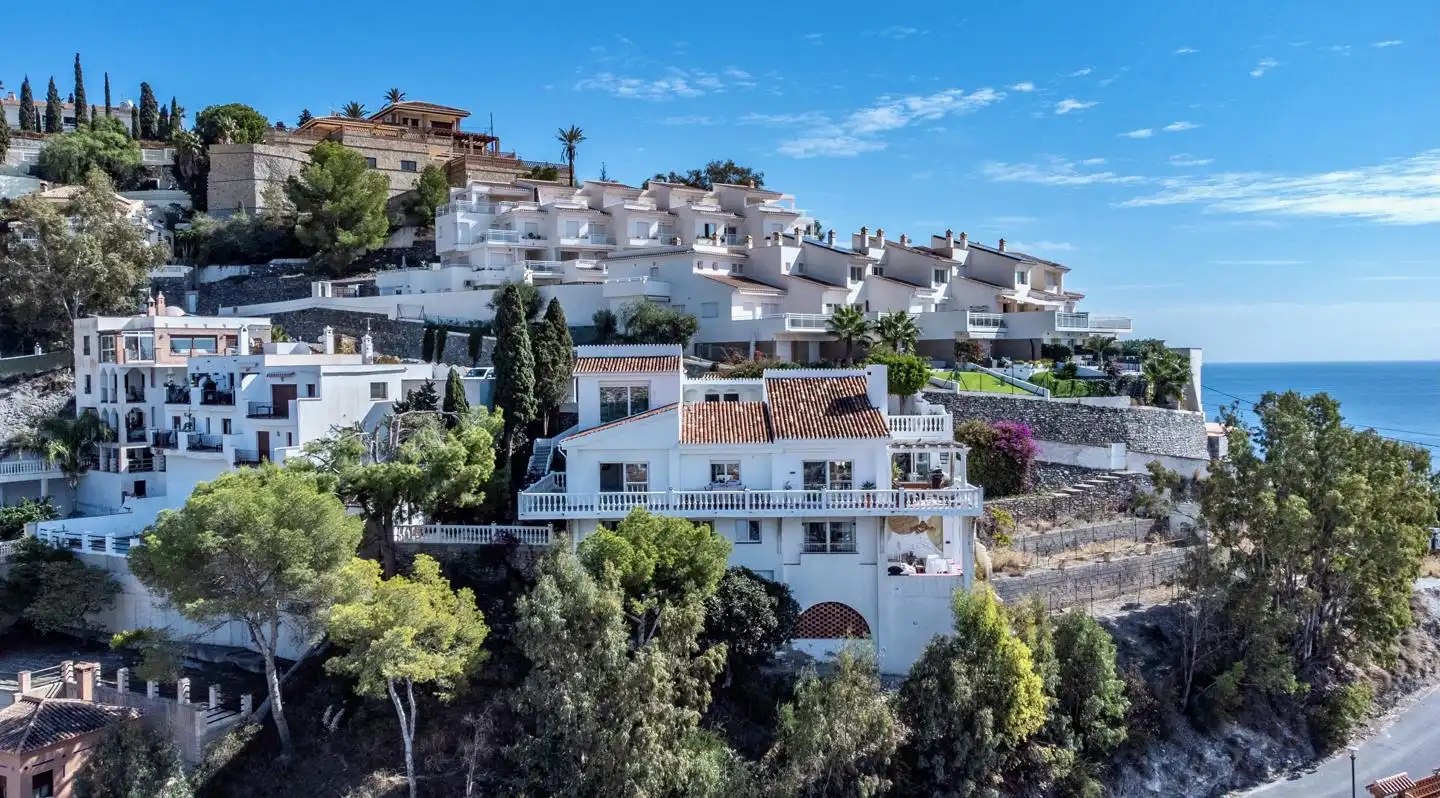 Vista exterior de Casa o chalet en venta en Almuñécar con Aire acondicionado, Terraza y Trastero