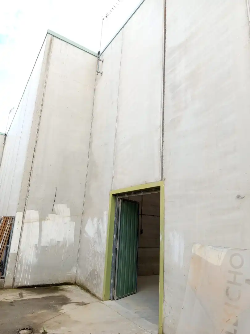 Vista exterior de Local en venta en Yuncler