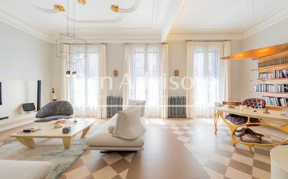 Living room of Flat for sale in  Barcelona Capital  with Air Conditioner, Heating and Balcony