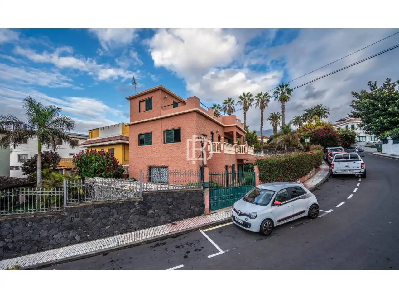 Vista exterior de Casa o xalet en venda en Puerto de la Cruz amb Jardí privat, Terrassa i Moblat