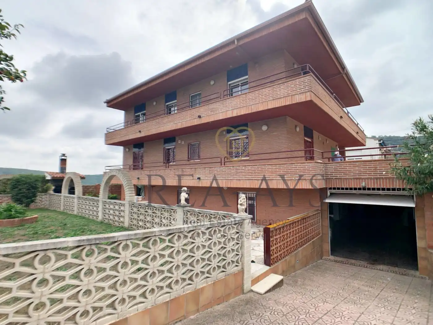 Vista exterior de Casa o chalet en venta en Vallirana con Jardín privado, Terraza y Trastero