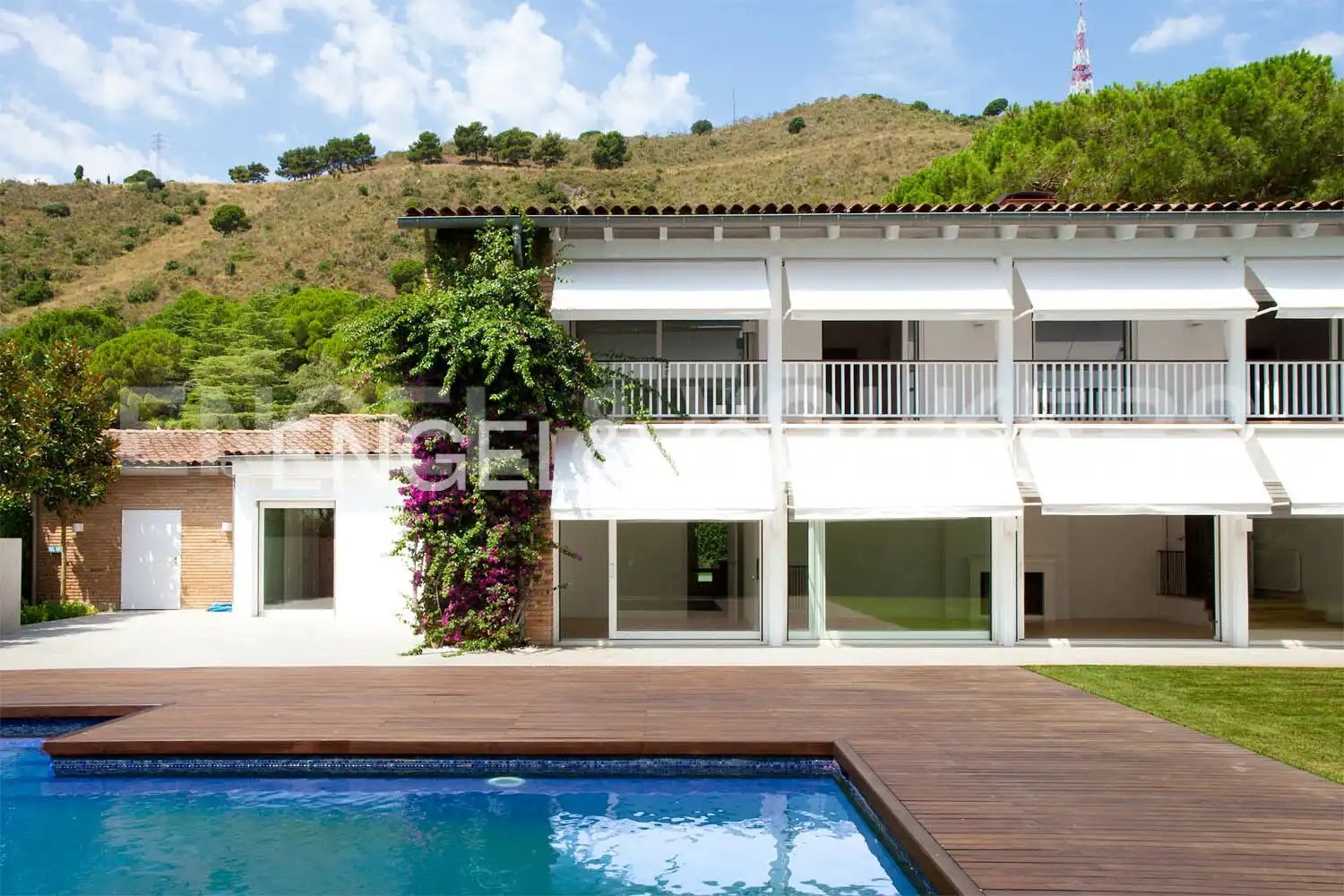 Vista exterior de Casa o xalet de lloguer en Barcelona amb Aire condicionat, Calefacció i Jardí privat