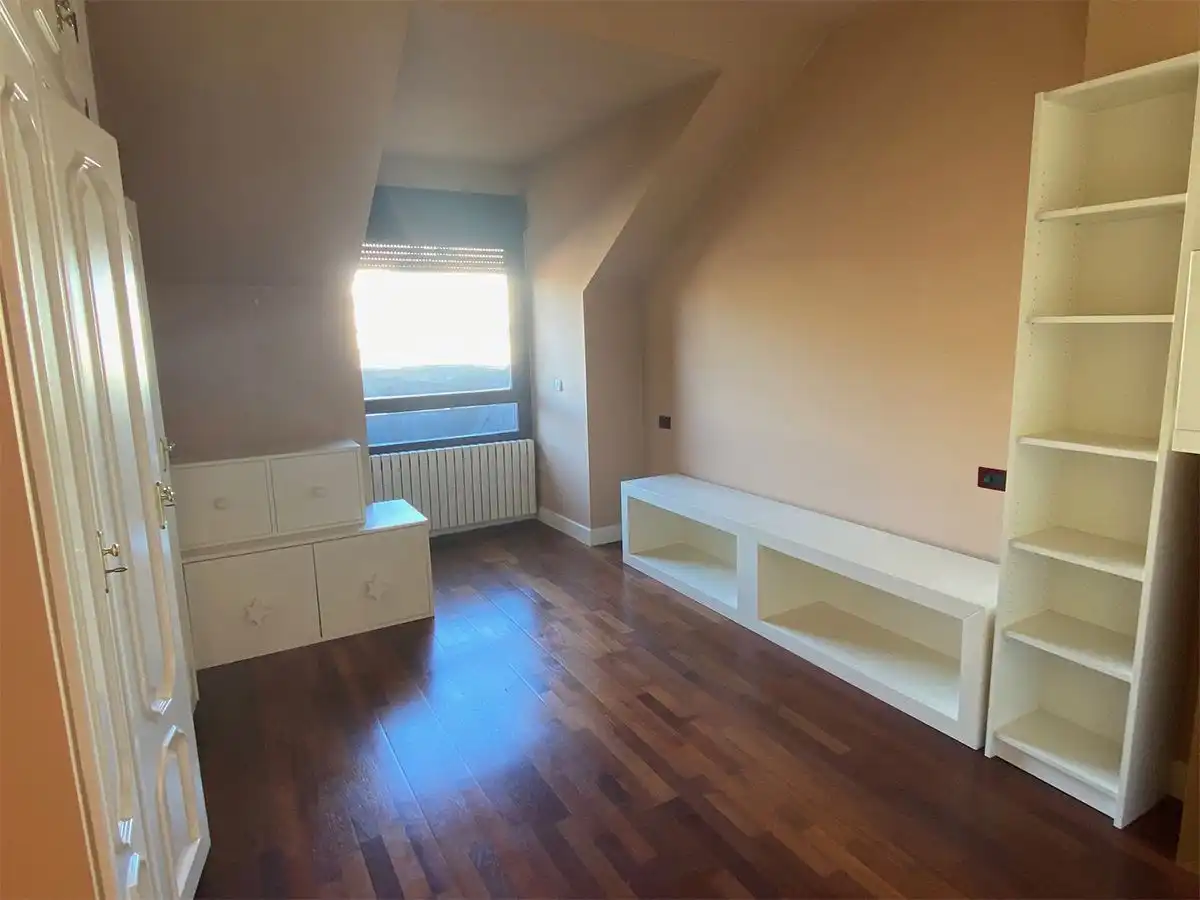 Habitación de Piso en venta en Oviedo  con Calefacción