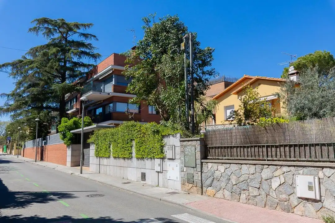 Exterior view of Attic for sale in Sant Cugat del Vallès  with Air Conditioner, Heating and Private garden