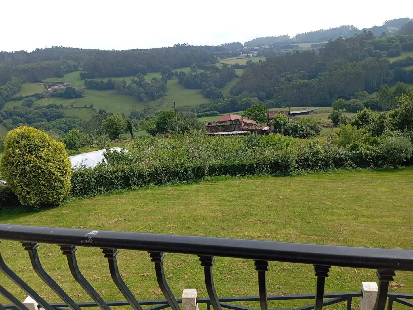 Jardín de Casa o chalet en venta en A Laracha   con Amueblado