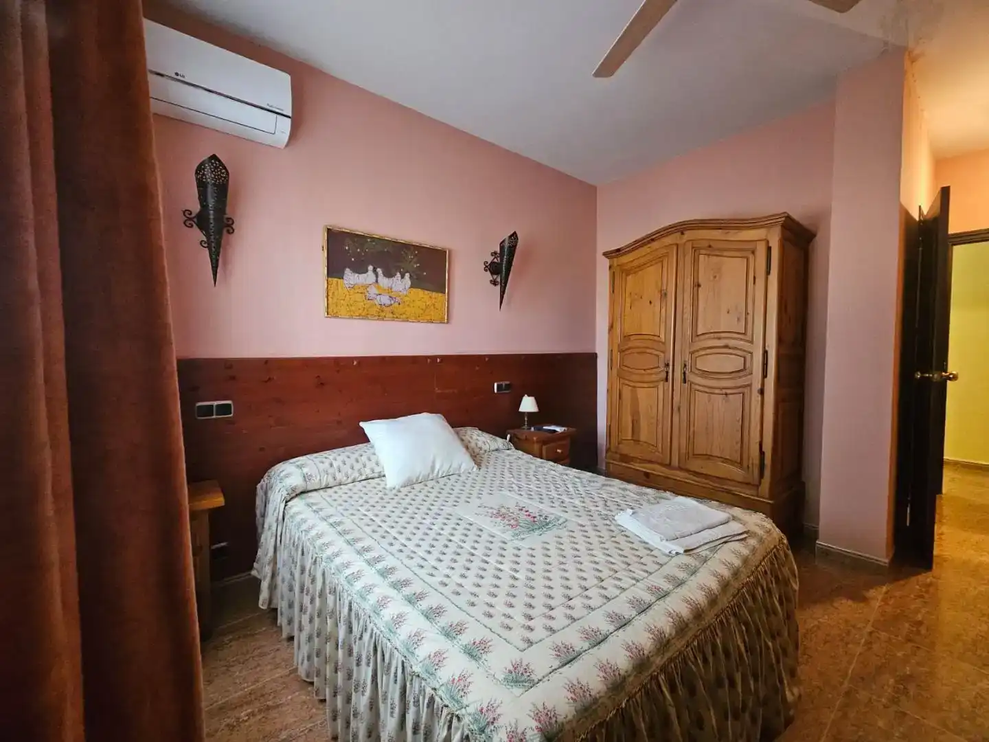 Dormitori de Casa o xalet en venda en Navahermosa amb Aire condicionat, Piscina i Balcó