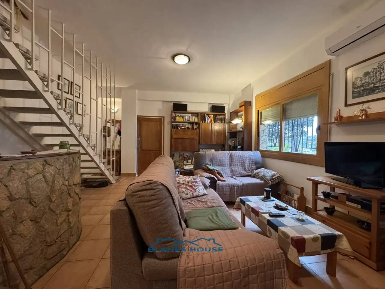 Sala d'estar de Casa o xalet en venda en Tordera amb Aire condicionat, Jardí privat i Terrassa