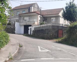 Vista exterior de Casa adosada en venda en Vigo  amb Terrassa i Balcó