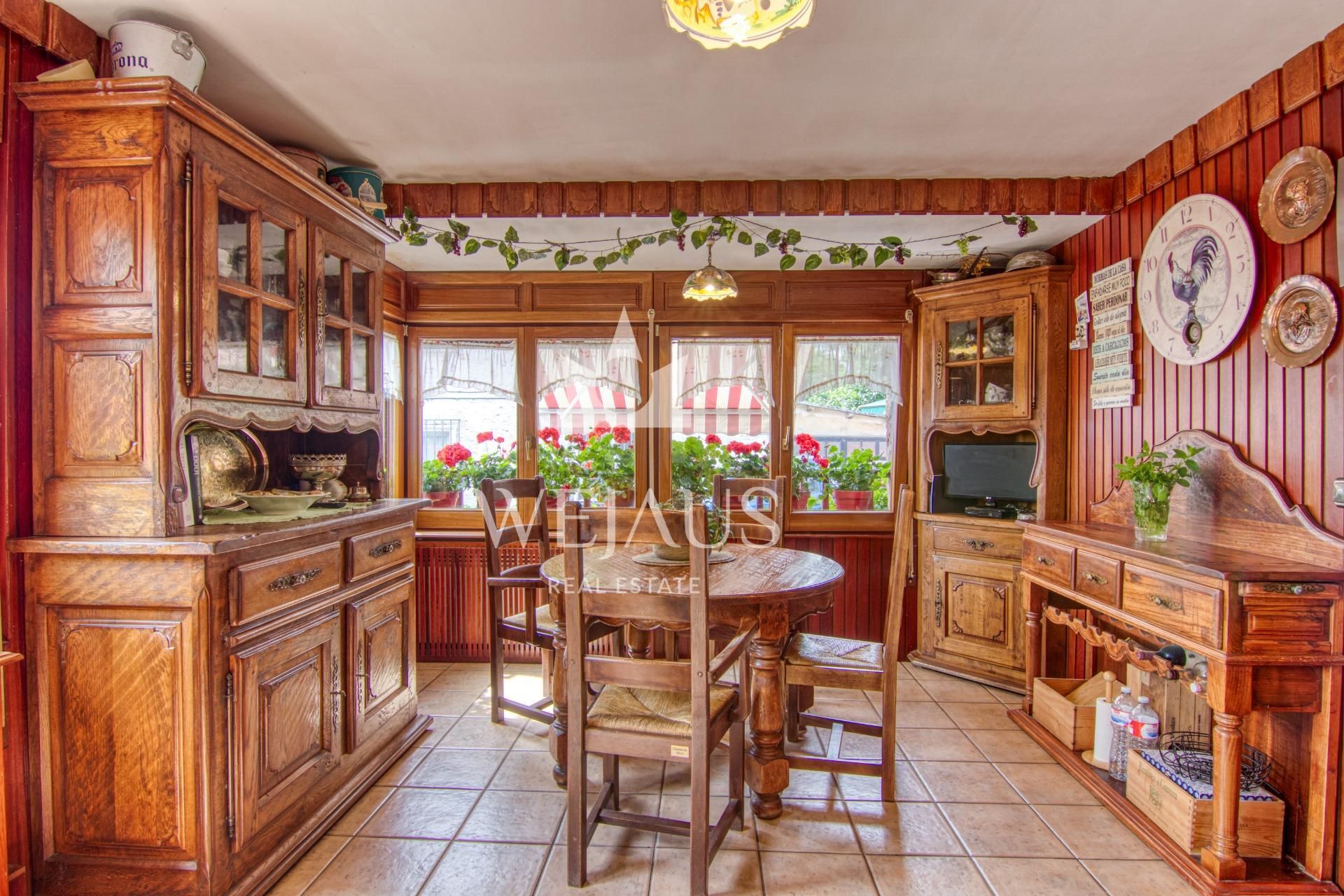 Cuina de Casa o xalet en venda en Hermandad de Campoo de Suso amb Jardí privat, Terrassa i Traster