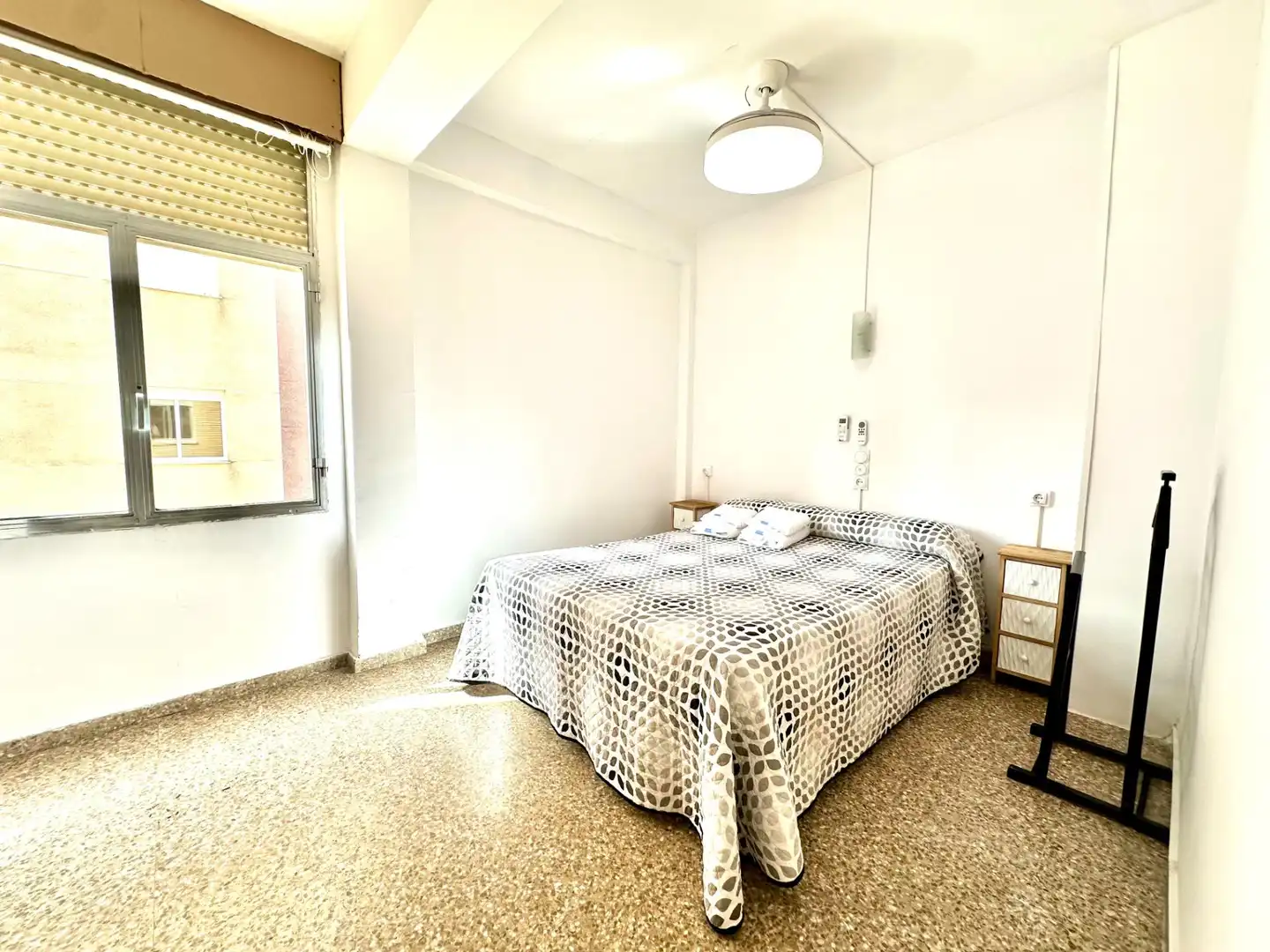 Habitación de Apartamento de alquiler en Gandia con Aire acondicionado, Calefacción y Amueblado