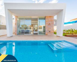 Piscina de Casa o xalet en venda en Torrevieja amb Terrassa, Piscina i Moblat