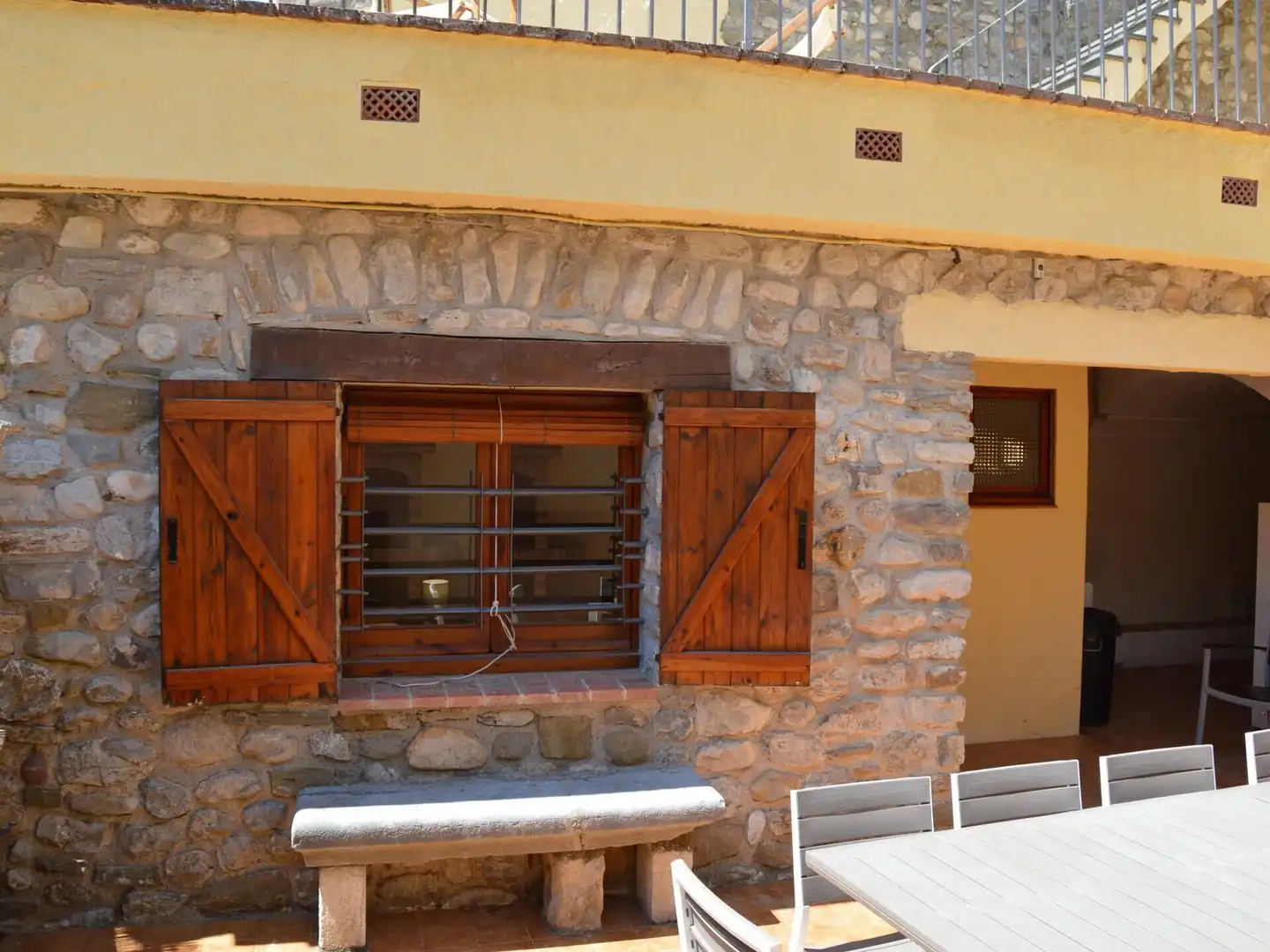 Vista exterior de Casa adosada en venda en Sant Llorenç de la Muga amb Jardí privat, Terrassa i Traster