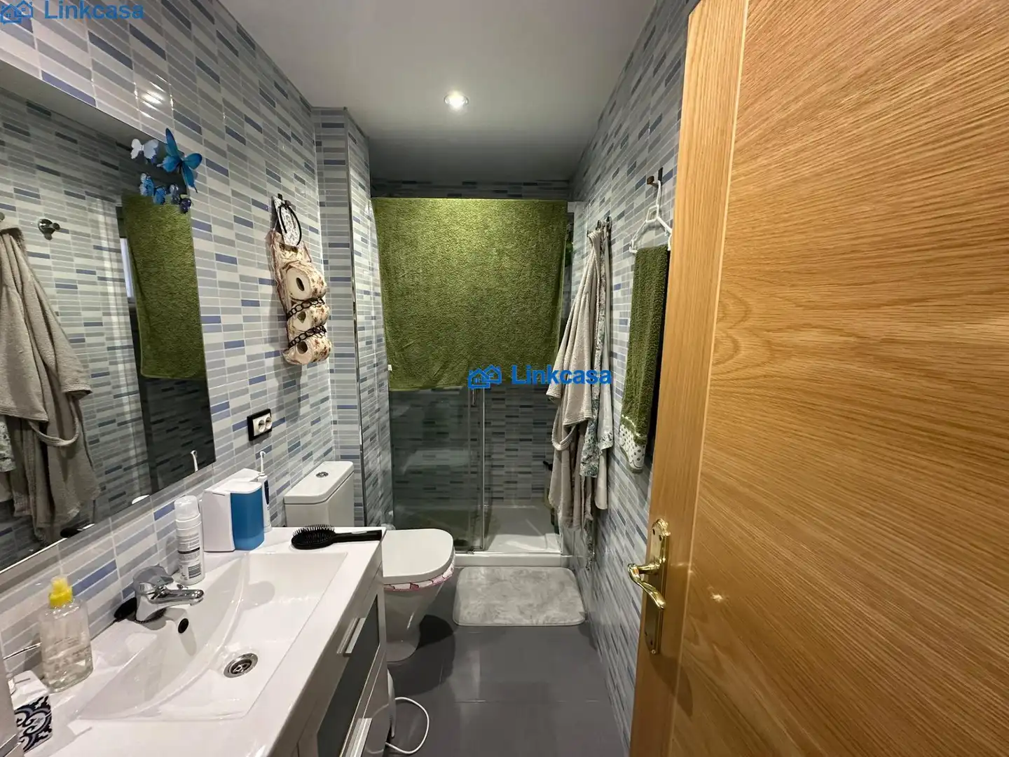 Bathroom of Flat for sale in Madrid  with Air Conditioner and Heating