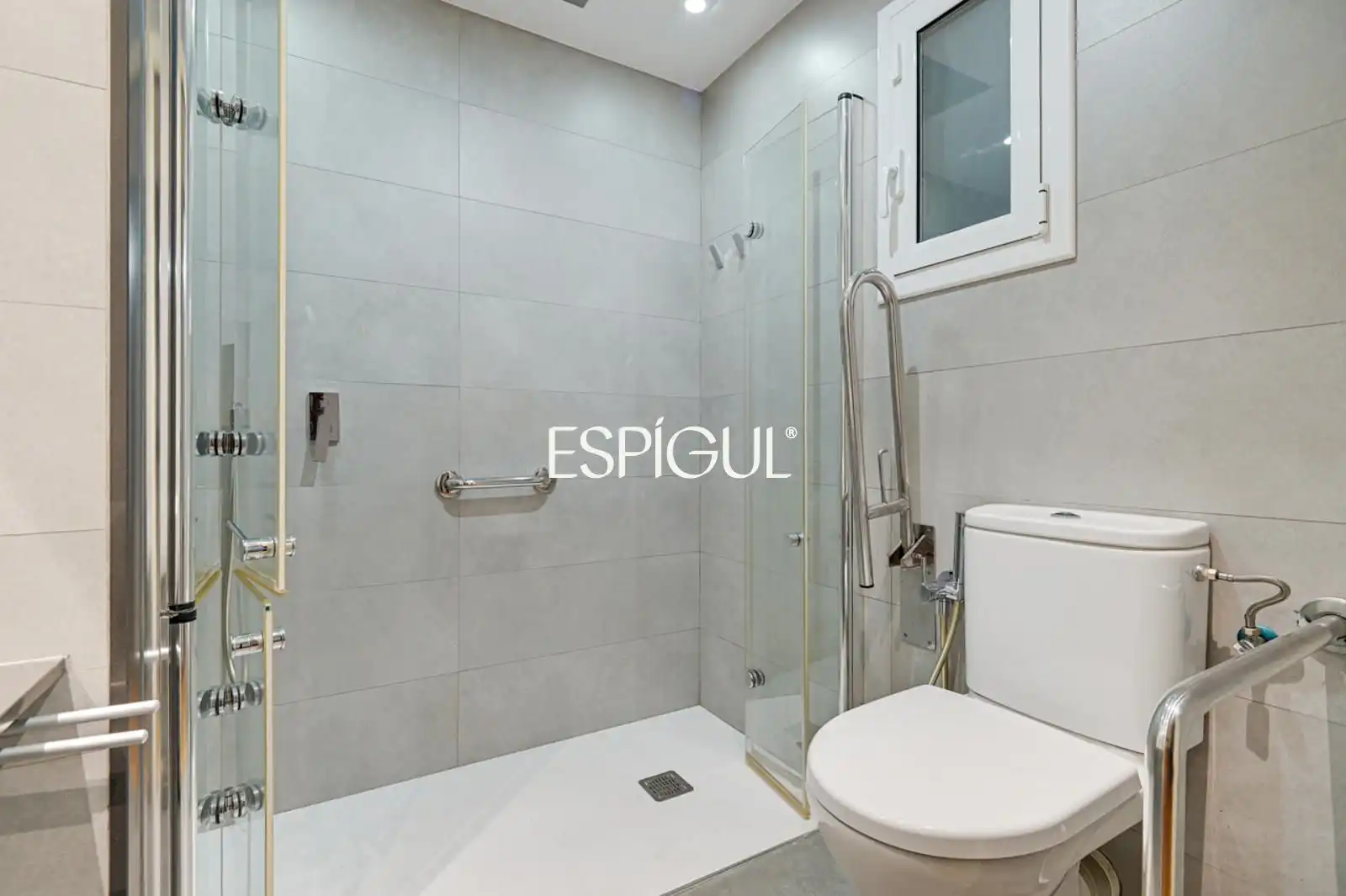 Baño de Piso en venta en Barcelona con Calefacción, Parquet y Terraza