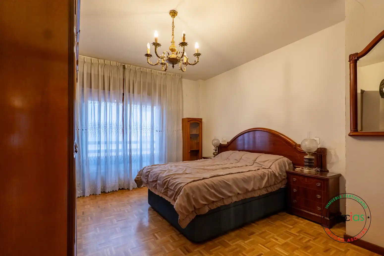 Dormitori de Pis en venda en Gijón  amb Calefacció, Parquet i Traster