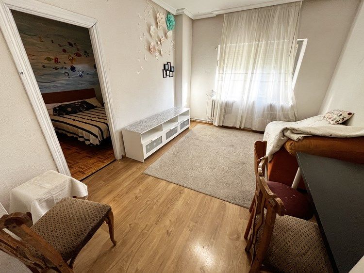 Flat for sale in Calle de la del Manojo de Rosas, Los Ángeles