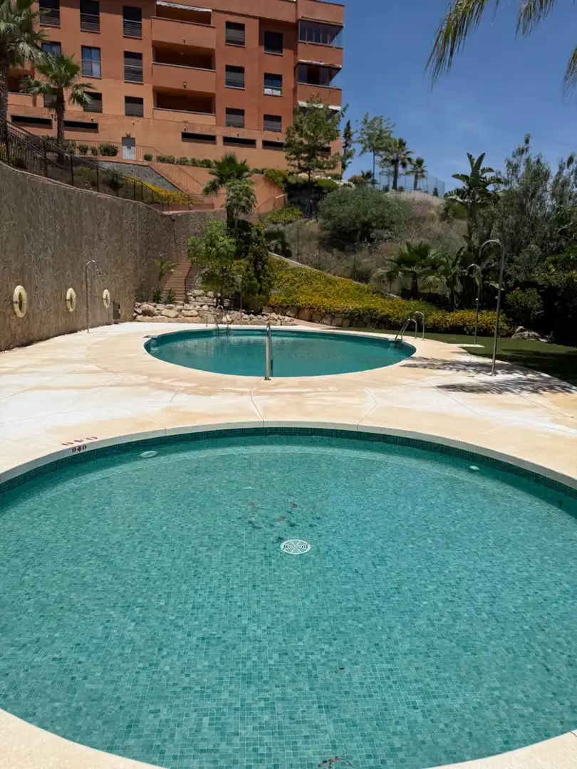 Piscina de Pis en venda en Rincón de la Victoria amb Aire condicionat, Calefacció i Jardí privat