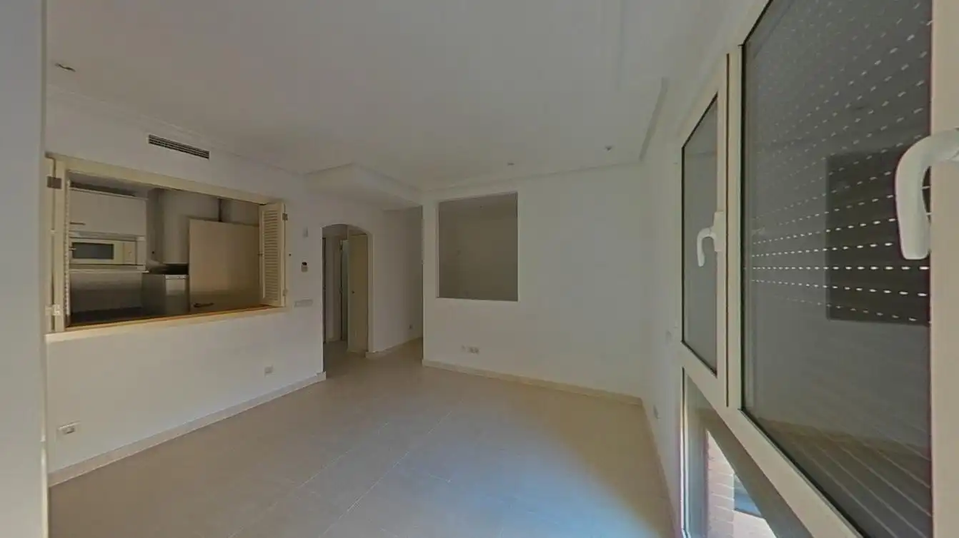 Flat for sale in Madrid  with Storage room, Swimming Pool and Oven