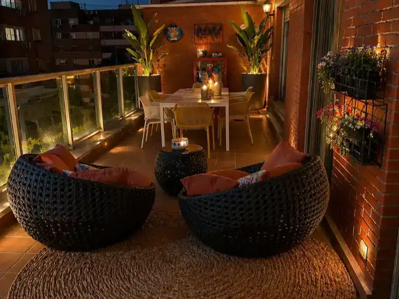 Terrassa de Apartament de lloguer en  Madrid Capital amb Aire condicionat, Piscina i Balcó